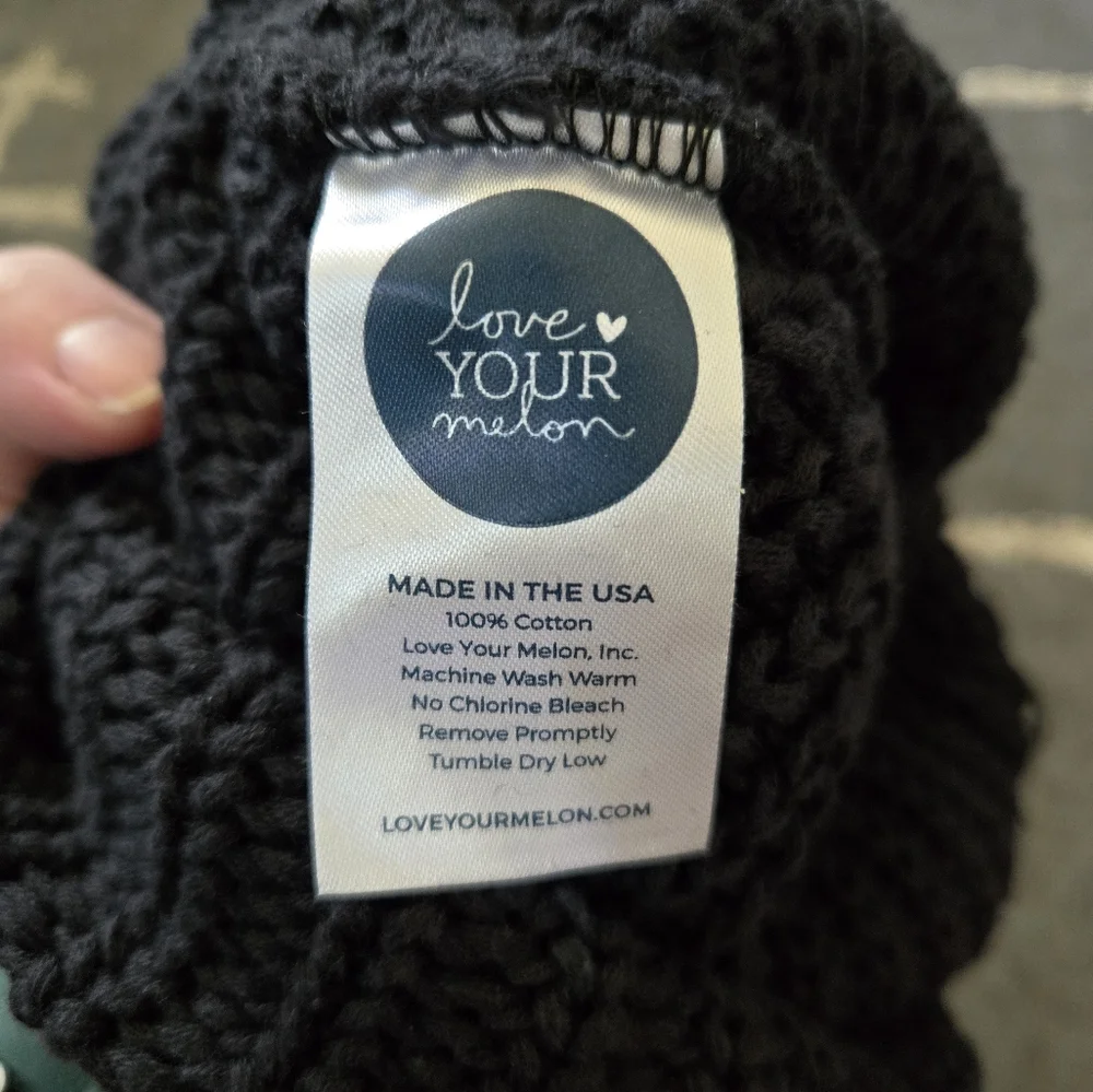 Love Your Melon knit beanie Black With Gold - Picture 4 of 4